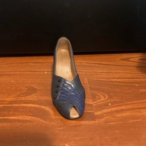 Just the Right Shoe "Lady Like" Shoe